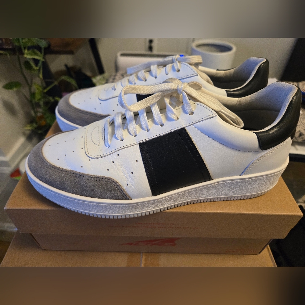 Sandro White and Gray Sneaker - Picture 4 of 6
